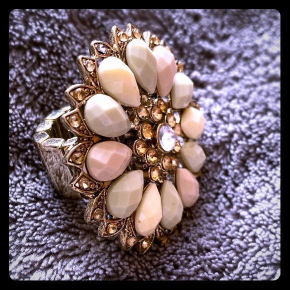 Oversized ring - Picture 1 of 4